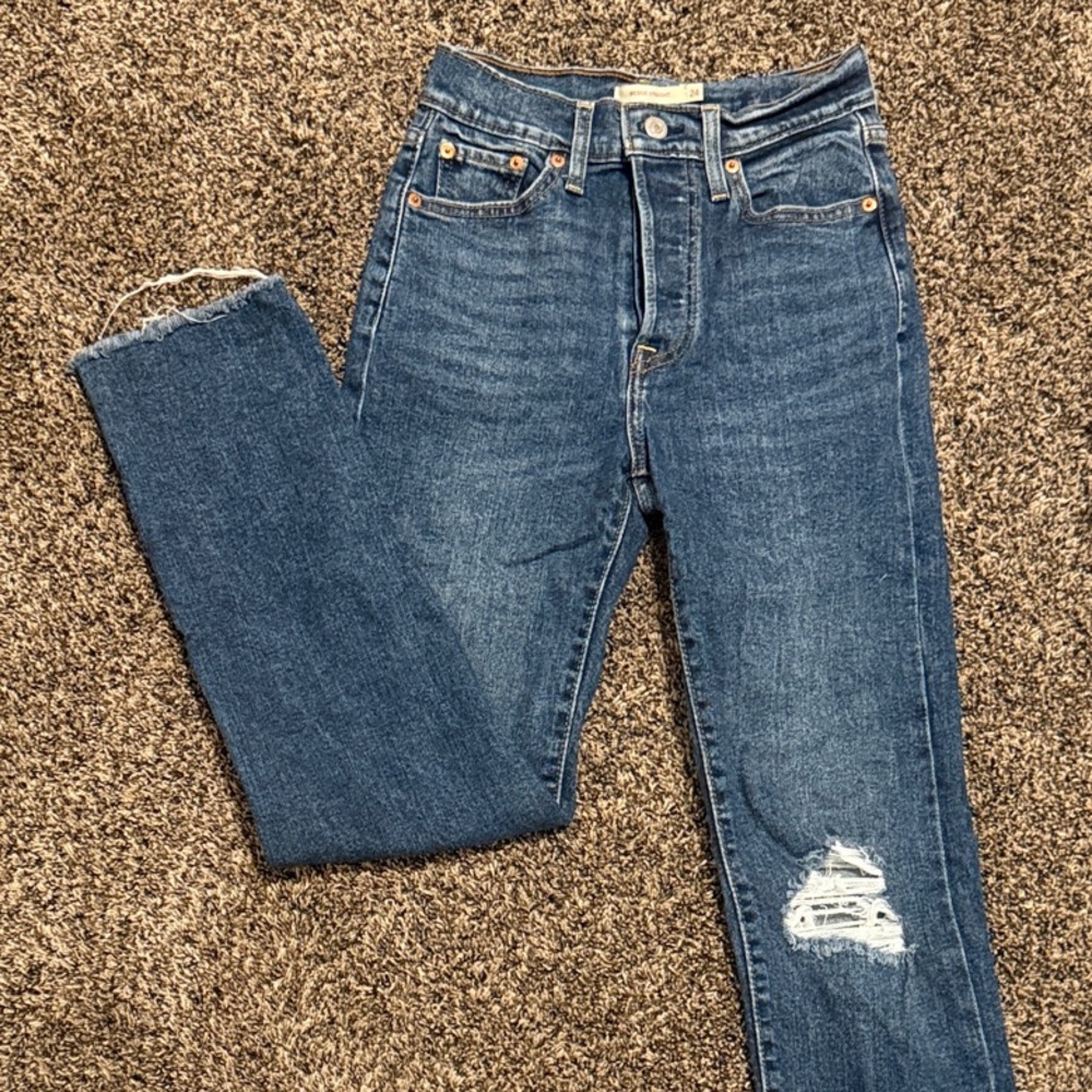Classic Blue Distressed Women's Levi Jeans